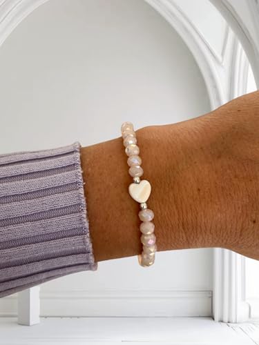 Armband aus funkelnden zart Rosa Glasschliffperlen und Perlmutt-Herzanhänger