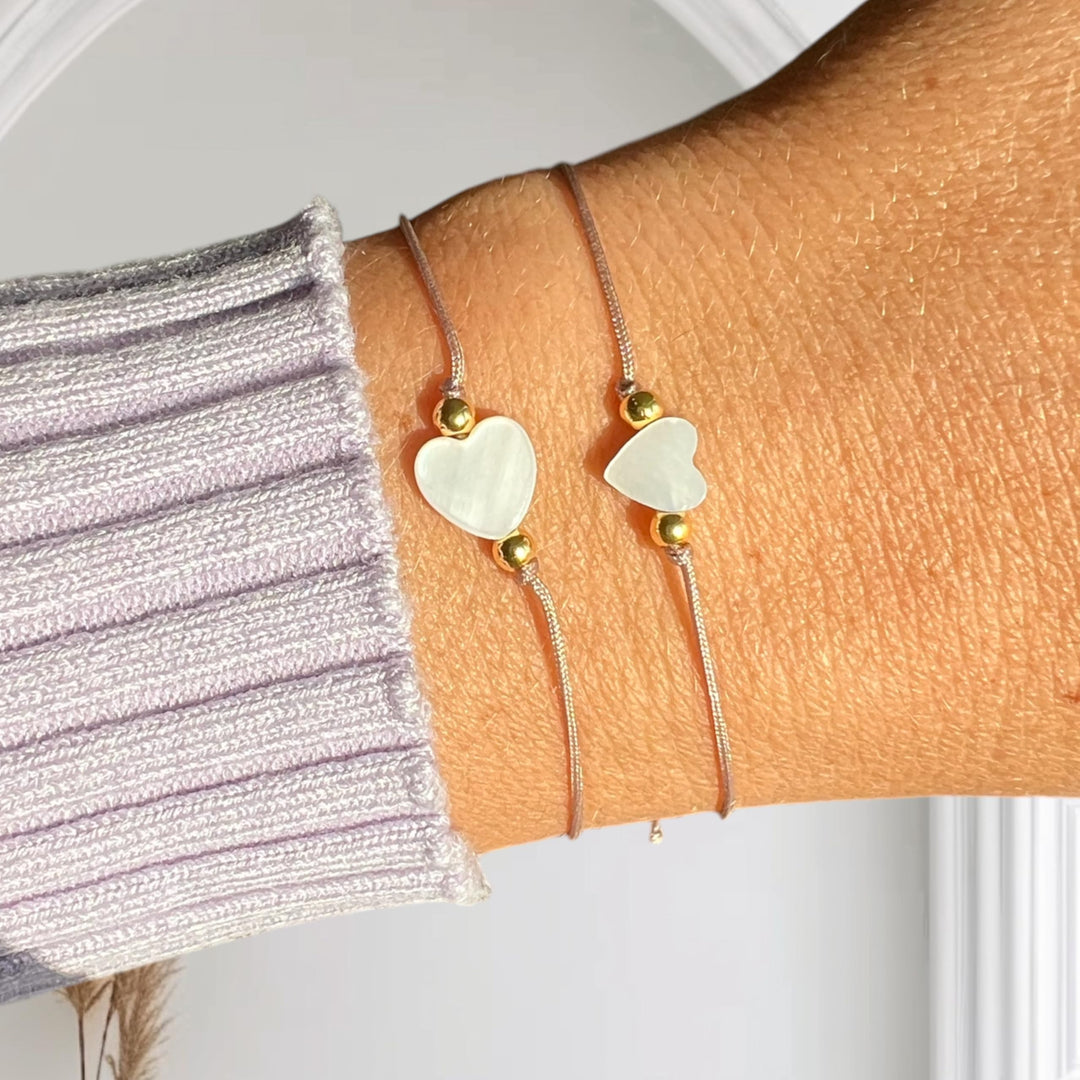 Perlmutt Herz Armband, Muschelherz, Geburtstagsgeschenk für Frauen, Geschenke für Freundin, Inkl. Geschenkverpackung - Handmade in Germany (Herz 10mm)
