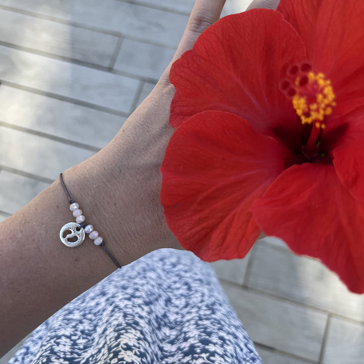 Armband Glücksbringer Schwangerschaft Mom-To-Be-Armkettchen mit Perlen auf schöner Geschenk-Karte (Karte Rosa) - SelfmadeJewelry