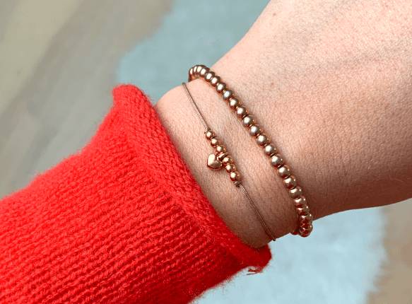 0511-Textil Armband Braund mit Herz und Perlen Rosegold Millieu
